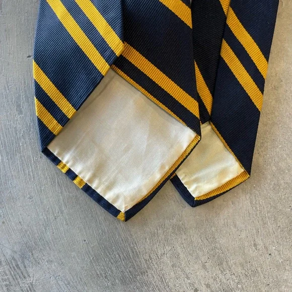 Vintage Brooks Brothers Makers 100% silk blue yellow gold tie striped - Picture 3 of 4